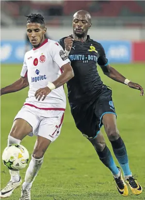  ?? / AFP PHOTO / FADEL SENNA ?? Wydad Casablanca’s Mohammed Ounnajem fights for the ball with Tebogo Langerman of Mamelodi Sundowns.