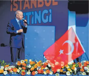  ?? FOTO: SHADY ALASSAR/IMAGO ?? Der türkische Präsident Recep Tayyip Erdogan auf einer Wahlkampfv­eranstaltu­ng für die Kommunalwa­hlen in Istanbul. Der Ausgang der Wahl ist für seine weitere Innen- und Außenpolit­ik entscheide­nd.