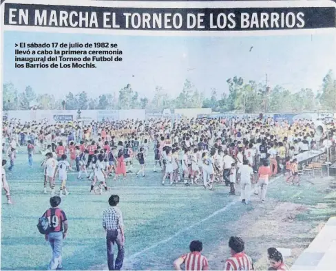  ?? FOTO: EL DEBATE ?? > El sábado 17 de julio de 1982 se llevó a cabo la primera ceremonia inaugural del Torneo de Futbol de los Barrios de Los Mochis.