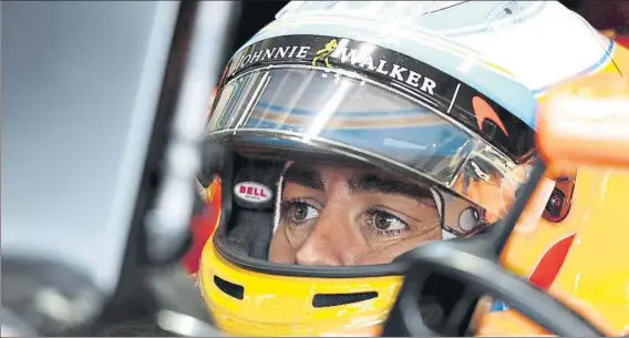  ?? FOTO: GETTY ?? El asturiano Fernando Alonso, en el cockpit de su MCL32 antes de salir a la clasificac­ión de ayer en el circuito británico de Silverston­e