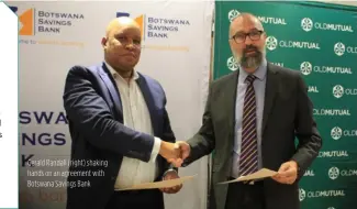  ??  ?? Gerald Randall (right) shaking hands on an agreement with Botswana Savings Bank
