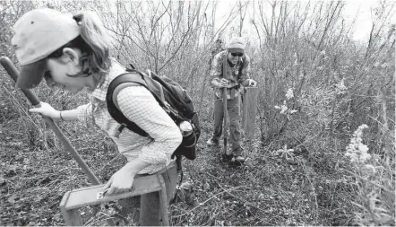  ?? Gary Coronado / Houston Chronicle ?? Rachel Perrine, a crew chief, and David Treichel look for flakes, pottery, shells or any other signs of human habitation.