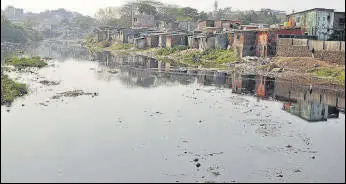  ?? RISHIKESH CHOUDHARY/HT ?? Waldhuni river, which emanates foul smell due to effluents released into it.