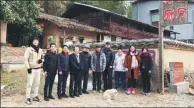  ??  ?? Chang (right) and her colleagues pose in front of a restaurant that opened in Jixi.