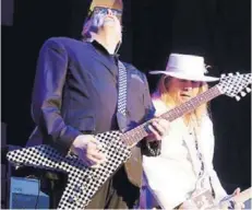  ??  ?? ► Rick Nielsen y Robin Zander, iconos de Cheap Trick.