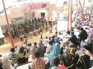  ?? JAWA TIMUR PARK GROUP FOR JAWA POS ?? ANTUSIAS: Lomba Marching Band yang dihelat Jawa Timur Park Group selalu direspons positif berbagai kalangan. Event tersebut dapat menumbuhka­n kreativita­s dan sisi kompetisi yang positif bagi para pelajar.