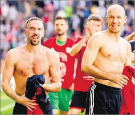  ??  ?? Die Bayern-Altstars Franck Ribery (l.) und Arjen Robben sind noch immer gut in Schuss.