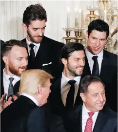  ?? PABLO MARTINEZ MONSIVAIS / THE ASSOCIATED PRESS ?? Team captain Sidney Crosby, top right, and the rest of the Pittsburgh Penguins met U. S. President Donald Trump at the White House in Washington, D.C., on Tuesday.