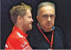  ?? FOTO: DPA ?? Gute Mine zum bösen Spiel: Ferrari-Pilot Sebastian Vettel (links) lacht, CEO Sergio Marchionne hat seinen Optimismus verloren.