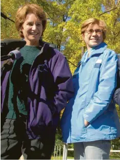  ?? Foto: The Washington Times/Zuma, Imago Images ?? Maeve Kennedy McKean (rechts) als 23-Jährige im Jahr 2002 neben ihrer Mutter Kathleen Kennedy Townsend.