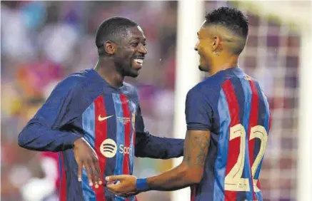  ?? FCB ?? Dembélé y Raphinha, que tienen una buena relación, compiten por minutos en la misma posición en un partido trascenden­te para conquistar LaLiga //