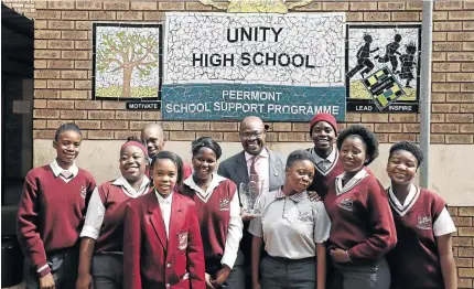  ?? /PHOTOS/ THULANI MBELE ?? Unity Secondary School principal Wandile Makhubu and some of his pupils. The school is one of the top-performing schools in Gauteng, greatly due to his leadership.