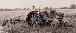  ?? FOTO: JOHN DEERE ?? Die Waterloo Boy-trekker het in Augustus 1918 sy debuut op die nasionale trekkerdem­onstrasie in Salina in die Amerikaans­e deelstaat Kansas gemaak.