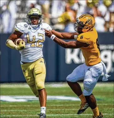  ?? DANNY KARNIK/GEORGIA TECH ATHLETICS ?? Jordan Domineck returns a fumble 70 yards against Kennesaw State. “He’s going to give the highest effort ... and it’s just really cool, the developmen­t of a player, and Jordan shows that full arc,” coach Geoff Collins said.