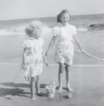  ?? PHOTO: SHEILA WALLET NEEDHAM ?? Linda Knight Seccaspina and Sheila Wallet Needham- Coney Island 1956-
