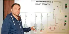  ??  ?? Als Wassermeis­ter ist Tobias Kinzel mit seinem Team für die reibungslo­se Versor gung verantwort­lich.