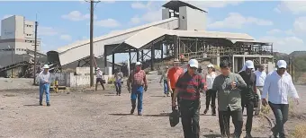  ??  ?? Expertos nacionales e internacio­nales en minas de carbón recorren esta semana Pasta de Conchos.