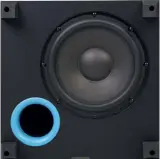  ??  ?? Der Subwoofer gibt den Ton wie üblich nach unten ab. Er besitzt zusätzlich noch ein Bassreflex­rohr, was teils auf Kosten der Präsenz geht