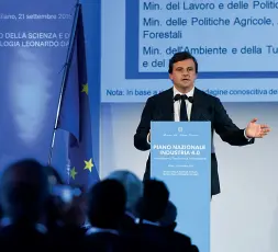  ??  ?? La sfida del 4.0 Il ministro Carlo Calenda mentre presenta il piano del Governo