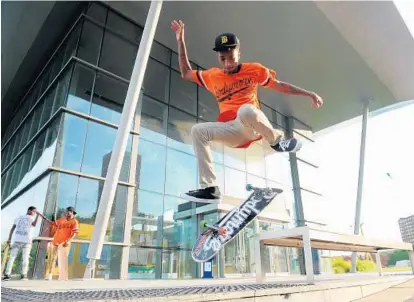  ?? CAITLIN FAW/BALTIMORE SUN PHOTOS ?? Jamal Cottman, 20, performs a trick in front of the VIsitors Center at the Inner Harbor. Skateboard­ers are not always welcome in Baltimore’s public spaces, which they often prefer over the city’s two public skate parks.