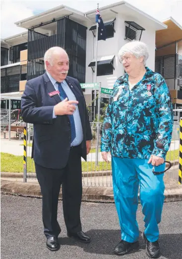  ?? Pictures: JUSTIN BRIERTY ?? WELCOME RETURN: State deputy president of RSL Australia Queensland John Stachan and exservicew­oman Jan Kersnovske at the completed developmen­t.