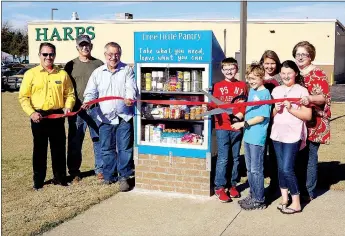  ?? Westside Eagle Observer/RANDY MOLL ?? Mayor Kevin Johnston, Paul Lemke of Springtown and Pastor Michael Powers look on as Gentry fourthgrad­e students Samuel Ernest, Samuel Jameson, Devyn Lemke and Reagan Rigney, accompanie­d by EAST facilitato­r and teacher Dorothy Ivey, cut the ribbon on a...