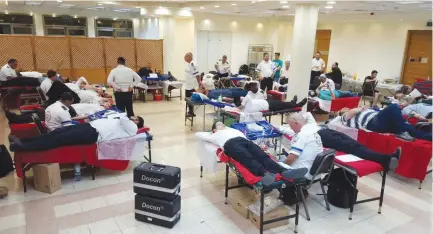  ?? (Assaf Berzinger/MDA) ?? PEOPLE DONATE blood at the Zekor Leavraham Synagogue in Petah Tikva.