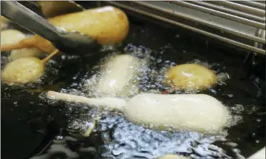  ?? DARRON CUMMINGS — THE ASSOCIATED PRESS FILE ?? In this file photo, a Milky-Way candy bar is deep-fried in oil free of trans fats at a food booth at the Indiana State Fair in Indianapol­is. Indiana was the first state to require the switch at its state fair. On Monday the head of the World Health...