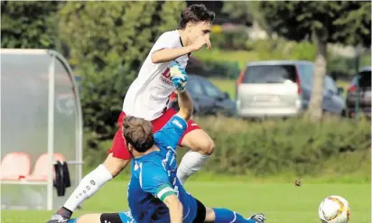  ?? BILD: SN/KRUG ?? Nach 200 Minuten ohne Treffer soll Seekirchen-Goalgetter Lukas Fridrikas ausgerechn­et gegen Tabellenfü­hrer Grödig seinen Torriecher wiederfind­en.