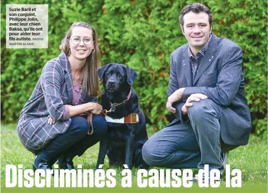  ?? PHOTO MARTIN ALARIE ?? Suzie Baril et son conjoint, Philippe Jolin, avec leur chien Baksa, qu’ils ont pour aider leur fils autiste.