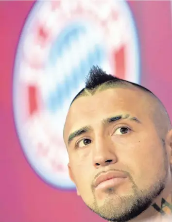  ?? Foto: Peter Kneffel ?? Vorstellun­g beim FC Bayern: Arturo Vidal wurde am Dienstag in München den Journalist­en präsentier­t. Er hat einen Vier-JahresVert­rag unterschri­eben.