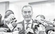  ??  ?? DZULKEFLY menjawab pertanyaan pemberita ketika menghadiri Sidang Dewan Rakyat di Bangunan Parlimen.