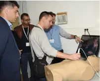  ?? (Rahel David/BGU) ?? PALESTINIA­N PHYSICIANS train on an advanced ultrasound system at Soroka-University Medical Center in Beersheba.
