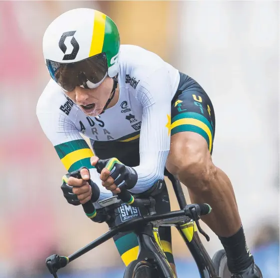  ??  ?? Katrin Garfoot on her way to winning bronze yesterday in the women’s time trial at the UCI cycling road world championsh­ips in Bergen, Norway.