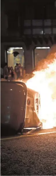  ?? // PEP DALMAU ?? LA CIUDAD DE LAS BARRICADAS Las calles de Barcelona son las favoritas de los CDR para sembrar el caos. En la imagen, el tercer aniversari­o del 1-O