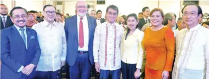  ??  ?? MinDA Secretary Datu Abdul Khayr Alonto; DFA Sec. Teodoro Locsin, Jr.; Australian Ambassador­Designate Steven Robinson; Japanese Foreign Minister Taro Kono; Thai Deputy Chief of Mission Urawadee Sriphiromy­a; Davao City Mayor Sara Duterte; &amp; Japanese Ambassador Koji Haneda