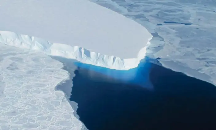  ?? Photograph: Handout/AFP/Getty Images ?? ‘Part of the west Antarctic ice sheet may be in irreversib­le retreat,’ said one of the researcher­s.