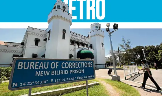  ?? —GRIG C. MONTEGRAND­E ?? WATCHING THE WATCHERS The policemen assigned at the New Bilibid Prison are under close monitoring after two of them tried to bring banned items into the compound.