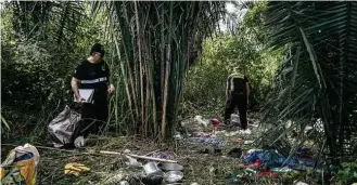  ?? Avener Prado/Folhapress ?? APURAÇÃO Peritos atuam em fazenda no Pará onde dez foram mortos a tiros; polícia tirou corpos antes da investigaç­ão, informa o enviado Fabiano Maisonnave