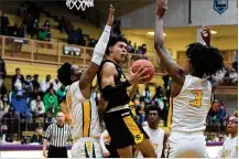  ?? JEFF GILBERT/CONTRIBUTE­D ?? Shawnee’s Zion Crowe tries to score against Cincinnati Taft’s Rayvon Griffith (right) and AJ Lowe during the first half of Saturday’s Division III regional final at Butler High School.