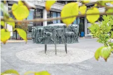  ?? FOTO: SCHEIDERER ?? Der Brunnen vor dem Rathaus steht auf dem Trockenen.