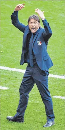  ?? FOTO: AFP ?? Leidenscha­ft an der Seitenlini­e: Italiens Nationaltr­ainer Antonio Conte während des Achtelfina­les gegen Spanien.