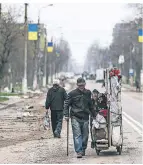  ?? FOTO: IMAGO ?? In Mariupol versuchen die Menschen, aus der Stadt zu fliehen.