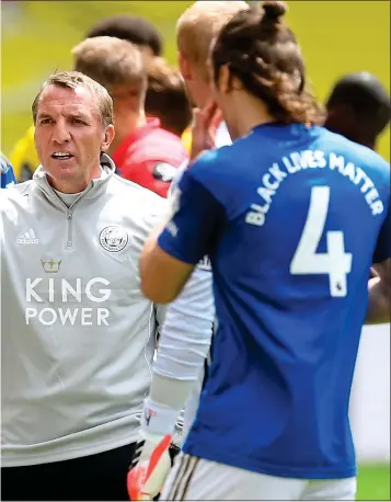  ??  ?? TEAM TALK: Brendan Rodgers makes his point to the Leicester players during a drinks break