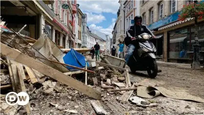  ??  ?? The floods were the worst Germany has seen in decades, and were met with a massive cleanup effort