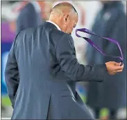  ??  ?? Eddie Jones removes his runners-up medal