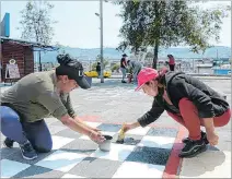  ?? GUSTAVO GUAMÁN / EXPRESO ?? Tradicione­s. En una parte de la plaza se pintaron juegos propios de Quito.