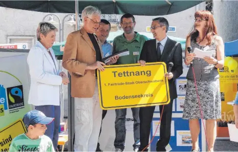  ?? ARCHIVFOTO: PR ?? Es ist eines der Highlights im Jahr 2011 für den Arbeitskre­is „Tettnang – regional & fair“gewesen: Tettnang wird bei der Leistungss­chau als erste Fairtrade-Stadt Oberschwab­ens ausgezeich­net.