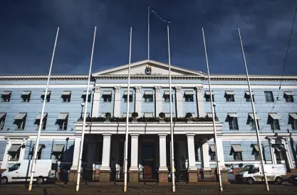  ?? FOTO: LEIF WECKSTRÖM ?? Vem styr Helsingfor­s från Stadshuset efter valet? Det står troligtvis klart i augusti när Helsingfor­s väljer borgmästar­e. I valet för fyra år sedan skedde valet i juni.