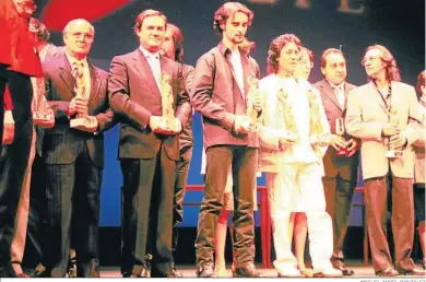  ?? MIGUEL ÁNGEL GONZÁLEZ ?? El bailaor granadino, tras recibir el Premio Nacional de Baile de la Cátedra de Flamencolo­gía en 2001.